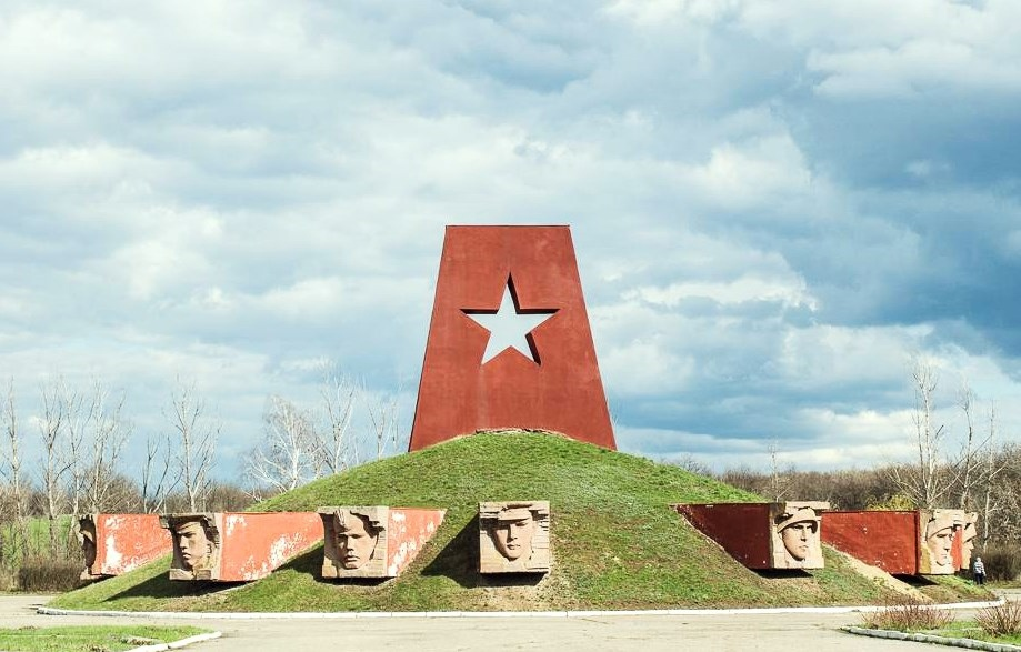 Красновка. Тарасовский район Ростовской области. П Тарасовский Ростовской. Достопримечательности поселка Тарасовский Ростовской области. Памятник 13 героев Тарасовский.