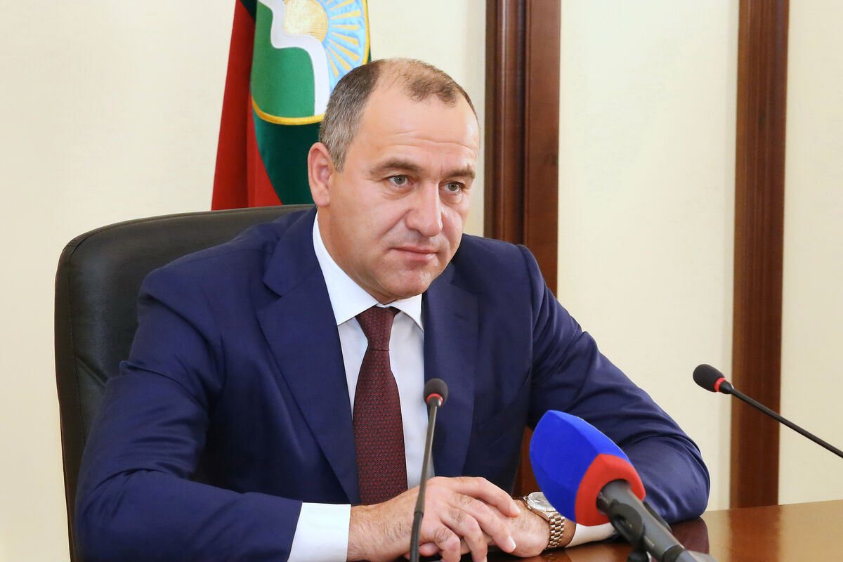 глава карачаево черкесской. портрет президента кчр темрезова. глава республики кчр. глава кчр р. глава кчр темрезов.