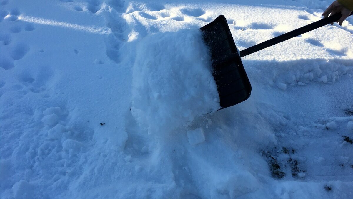     В Удмуртии только благодаря вмешательству прокуратуры очистили от снега крышу МБУК «Дебесского центра культурного развития»
