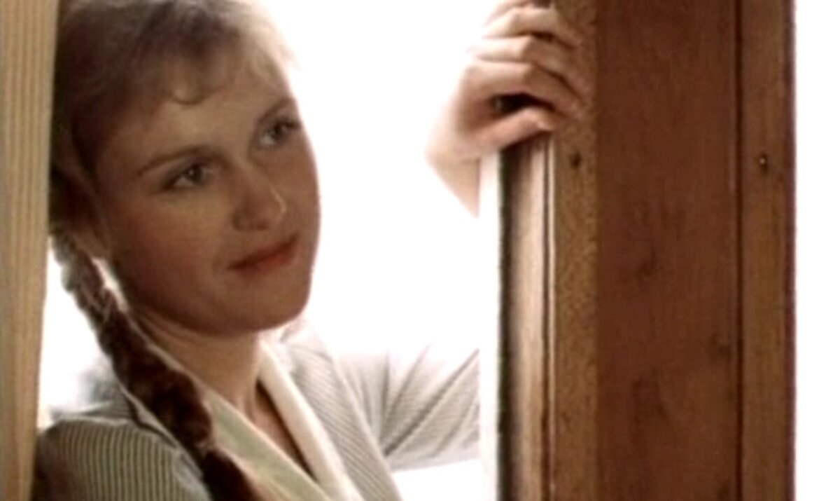 Ирина Розанова в фильме "Алый камень"