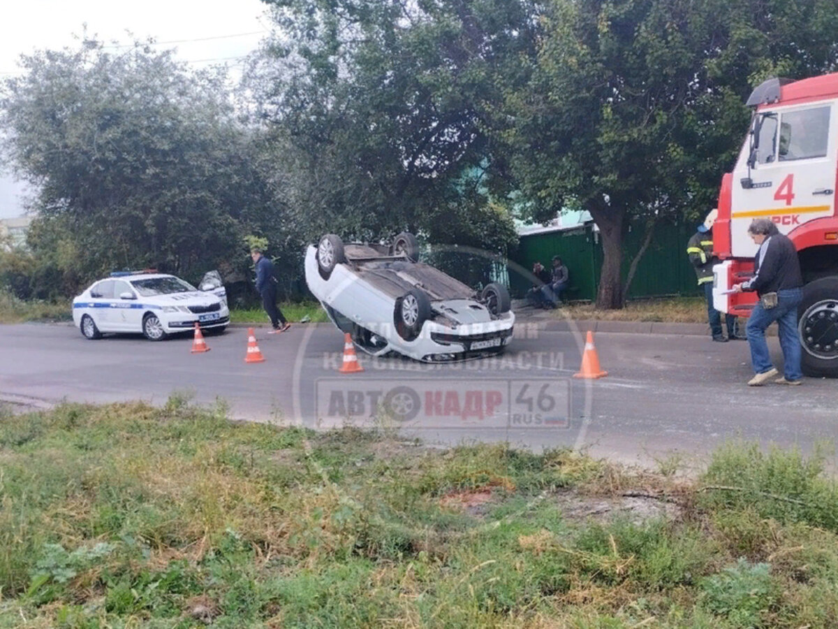    На улице 1-ой Фатежской Курска перевернулся автомобиль «Лада»