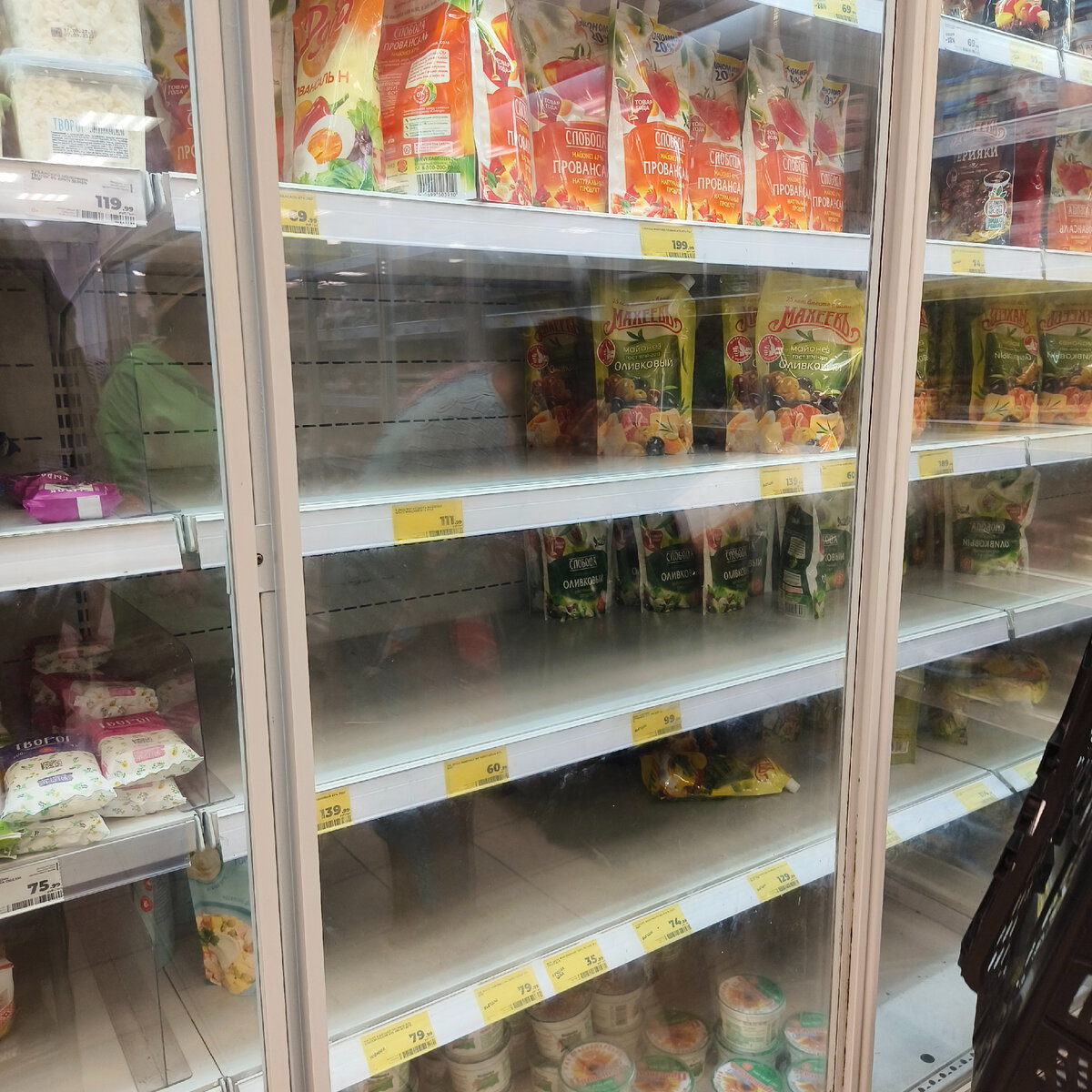 Фото автора. Витрина с майонезом 