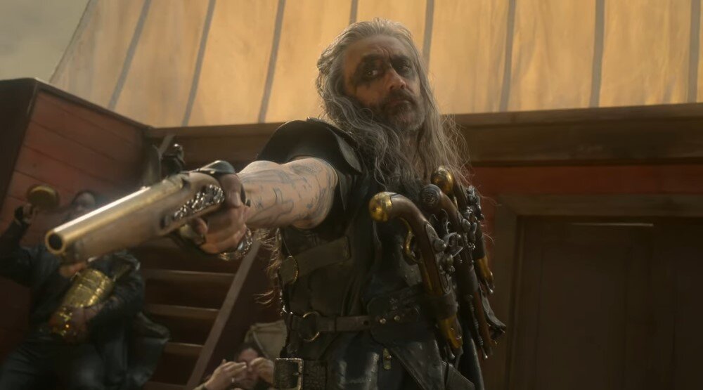     Кадр из 2 сезона сериала «Наш флаг означает смерть» (2023)