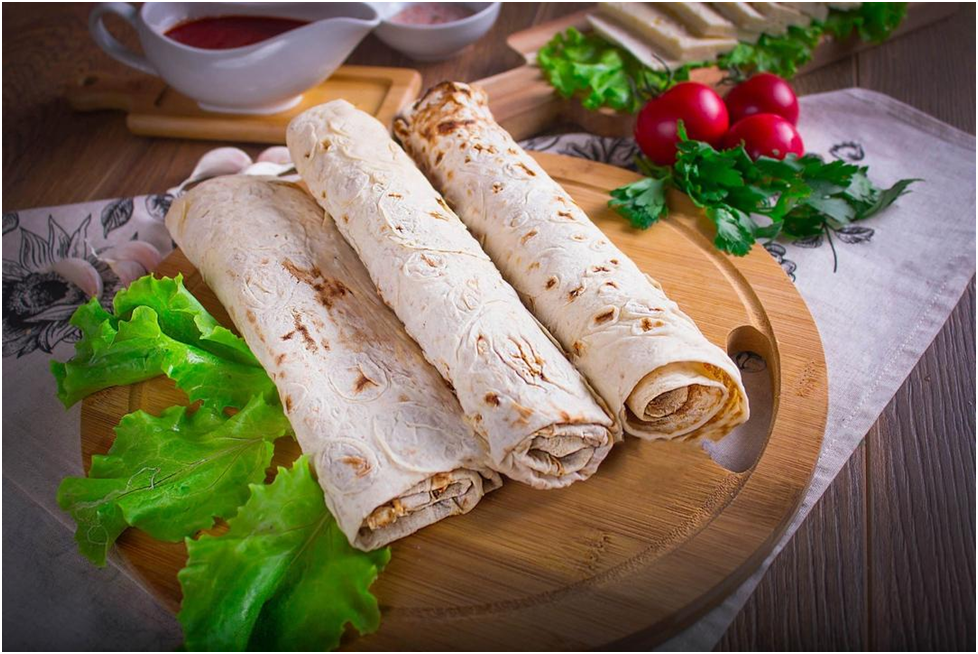 Тонкий лаваш, приготовленный в тандыре