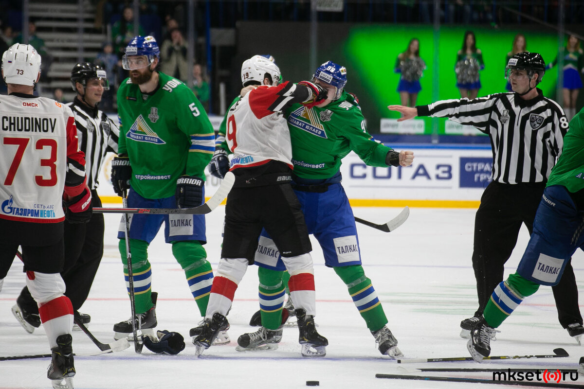 авангард омск салават юлаев счет. салават юлаев драка. авангард омск салават юлаев счет. кхл матч авангард салават. драка кхл салават юлаев.