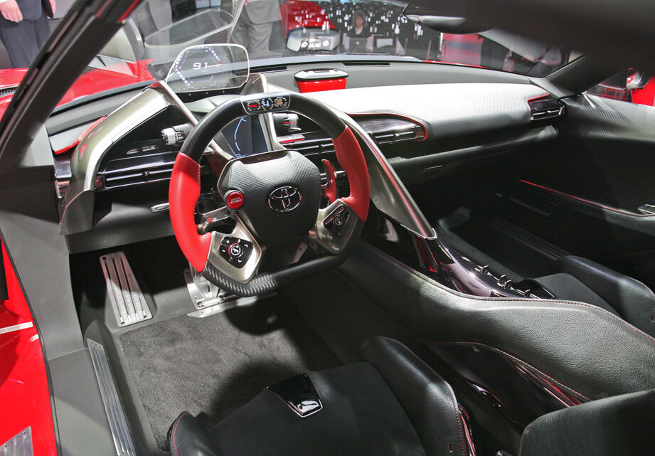 Интерьер концепт-кара TOYOTA FT-1 на автошоу в Детройте
