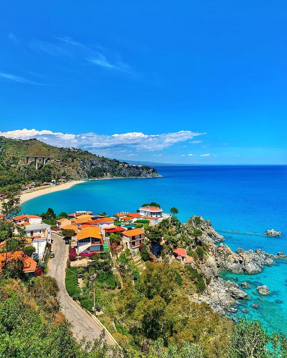 Instagram: cheycheyfromthebay 