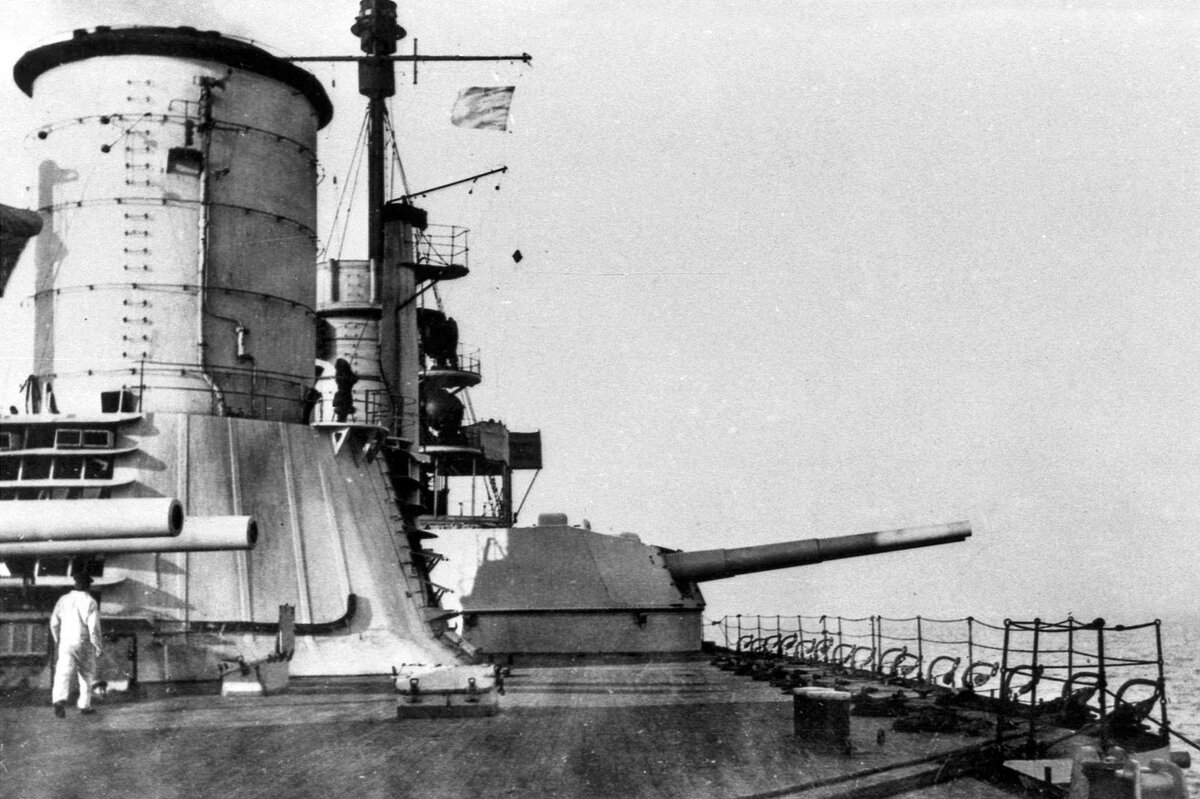 Линейный крейсер тайгер англия 1913 г. Линейный крейсер глориес. Линейный крейсер moltke. Крейсер линкор 7000. Крейсер линкор 7000.