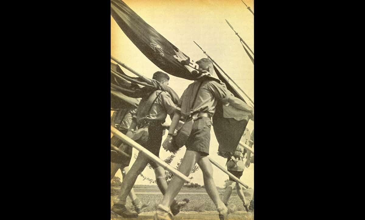 Марш членов Гитлеровской молодежи в 1930-х годах