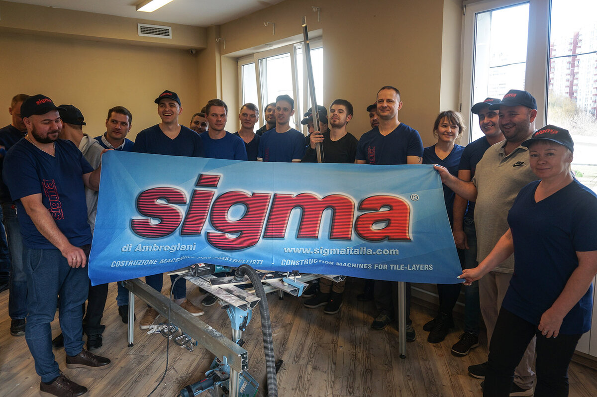 На мастер-классе по оборудованию для резки и укладке плитки Sigma