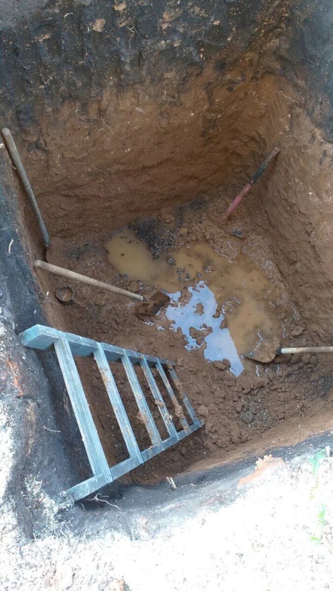 Яма под станцию очистки.