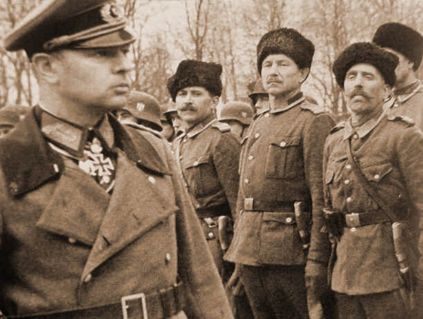 Генерал Гельмут фон Паннвиц (1898-1947). Создатель и руководитель Казачьей дивизии на территории СССР, группенфюрер SS, с марта 1945 года Верховный Походный атаман всех казачьих армий. Этого титула прежде удостаивались только русские цари.