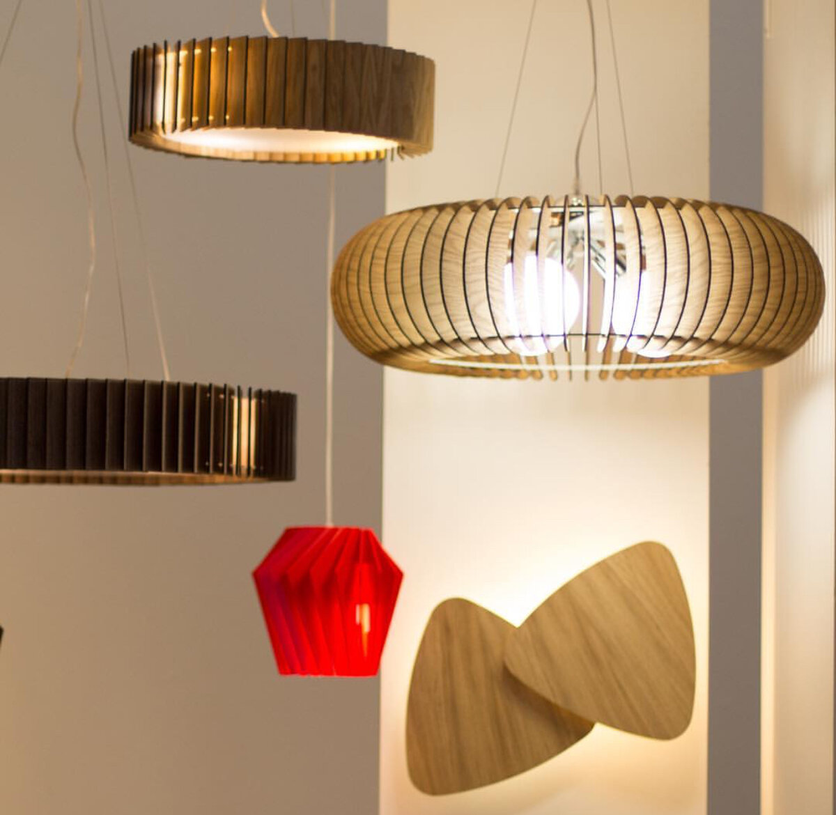 Русские дизайнеры делают светильники из дерева: оригинальные идеи для интерьера