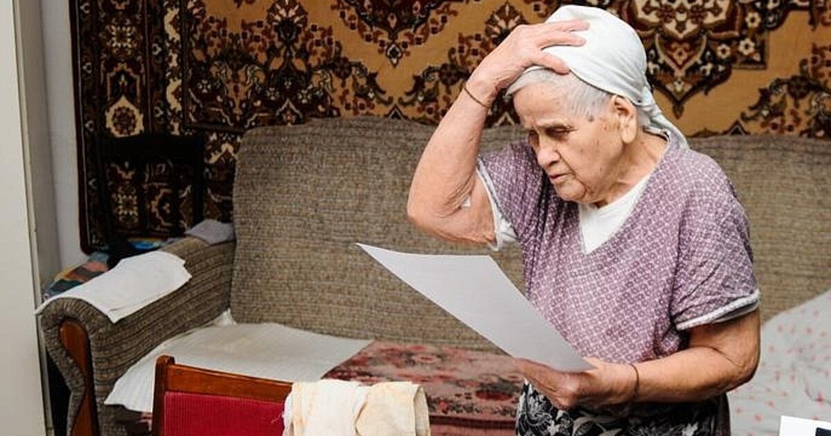 Фото из открытых источников, для наглядности, как им тяжело видеть цифры на квитанциях