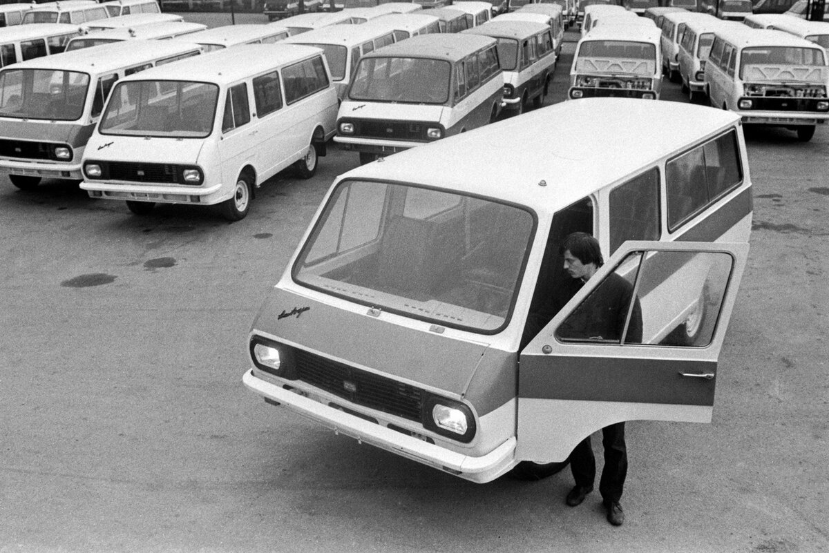 Если вы были в 90-ых, вы помните, эти микроавтобусы Рижской Автобусной Фабрики? В догазеличное время именно они были основными маршрутками на постсоветском пространстве.