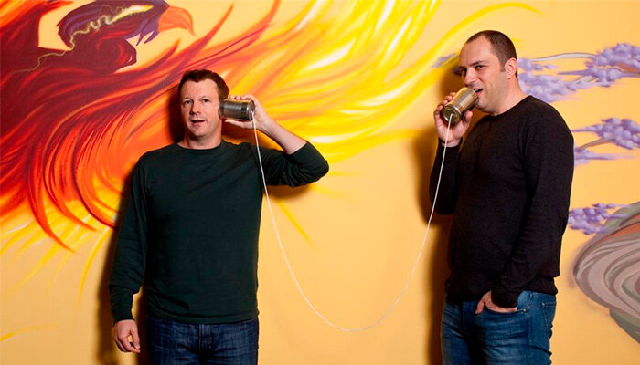 Основатели WhatsApp Брайан Эктон (слева) и Ян Кум (справа), на текущий момент оба покинули WhatsApp и, соответственно, родительскую компанию Facebook.