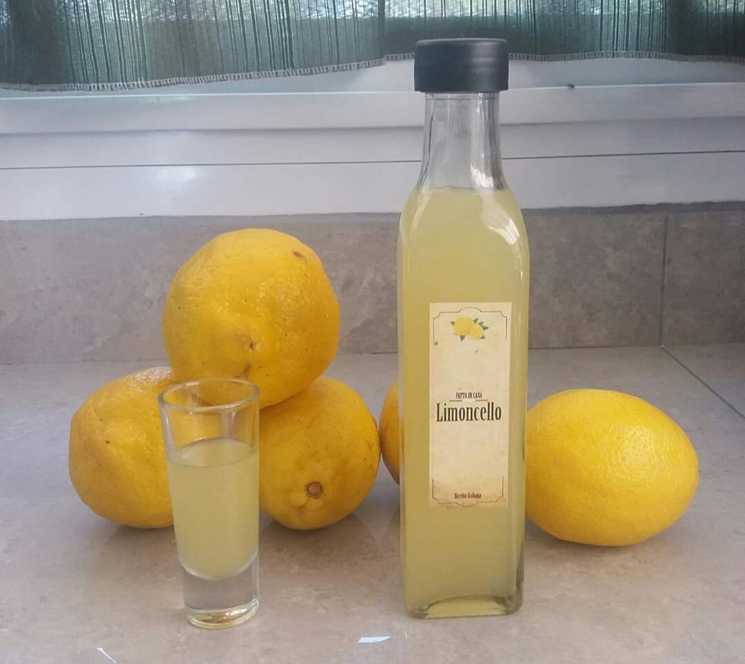 Лимончелло москва. Лимонный ликер Лимончелло. Сироп Лимончелло. Лимончелло манго. Ламоника Лимончелло.