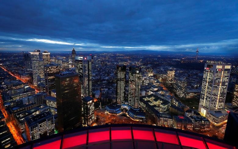 Аэрофотоснимок финансового района во Франкфурте, Германия (Reuters).
