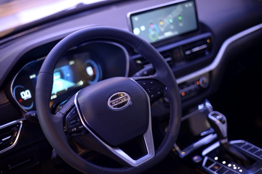 Салон нового FAW Senia R8