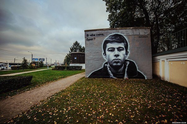 Изображение у стены Александро-Невской Лавры в Петербурге