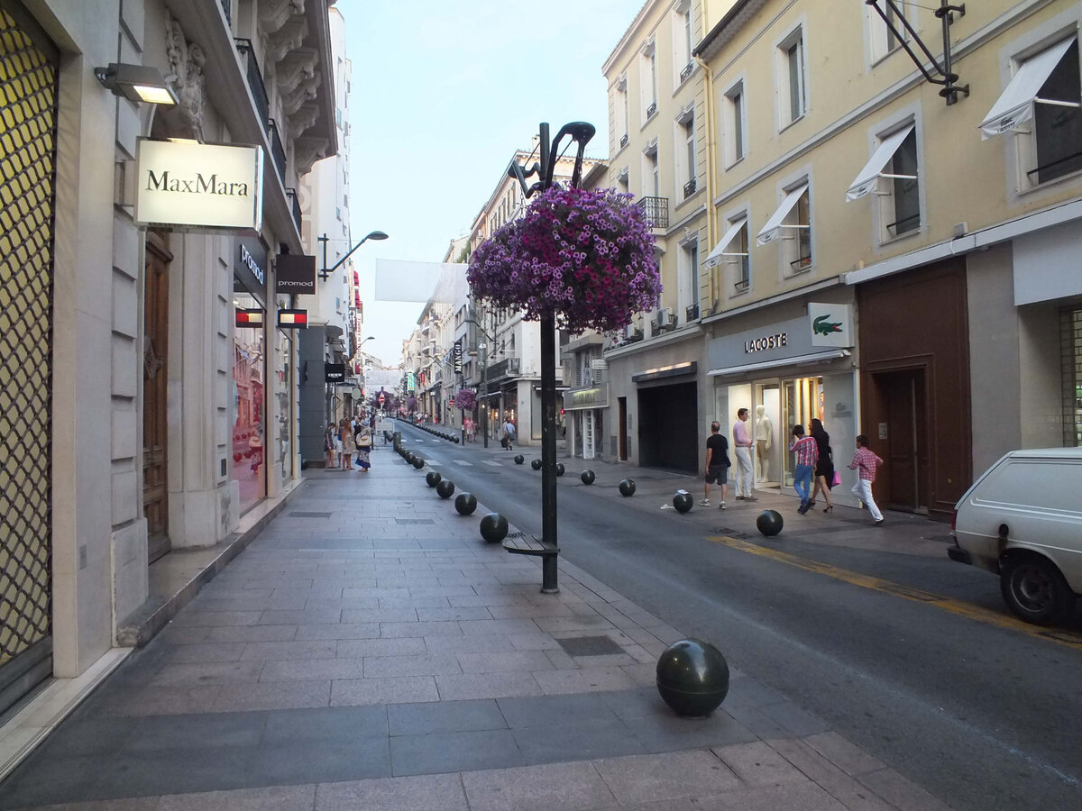 Улица Антиб. 