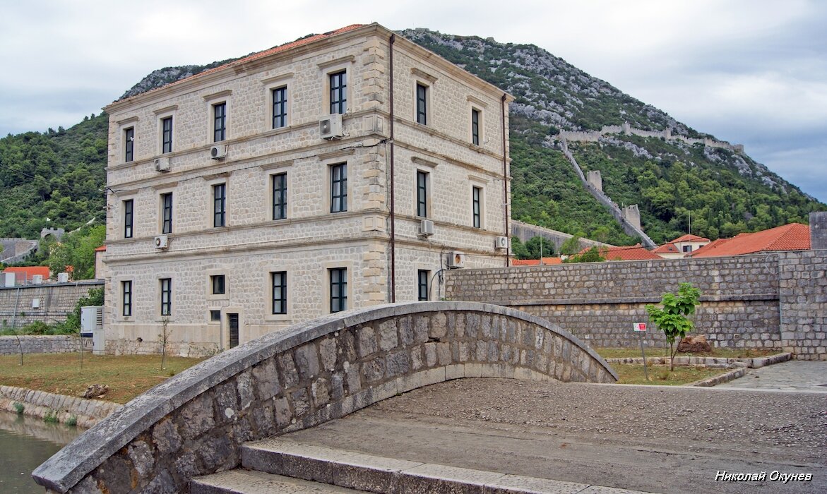 1. Здание городской ратуши Стона (вид с внешней части укреплённой части города).