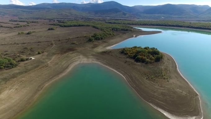 Чернореченское водохранилище – главный источник питьевой воды Севастополя. Фото: i.ytimg.com