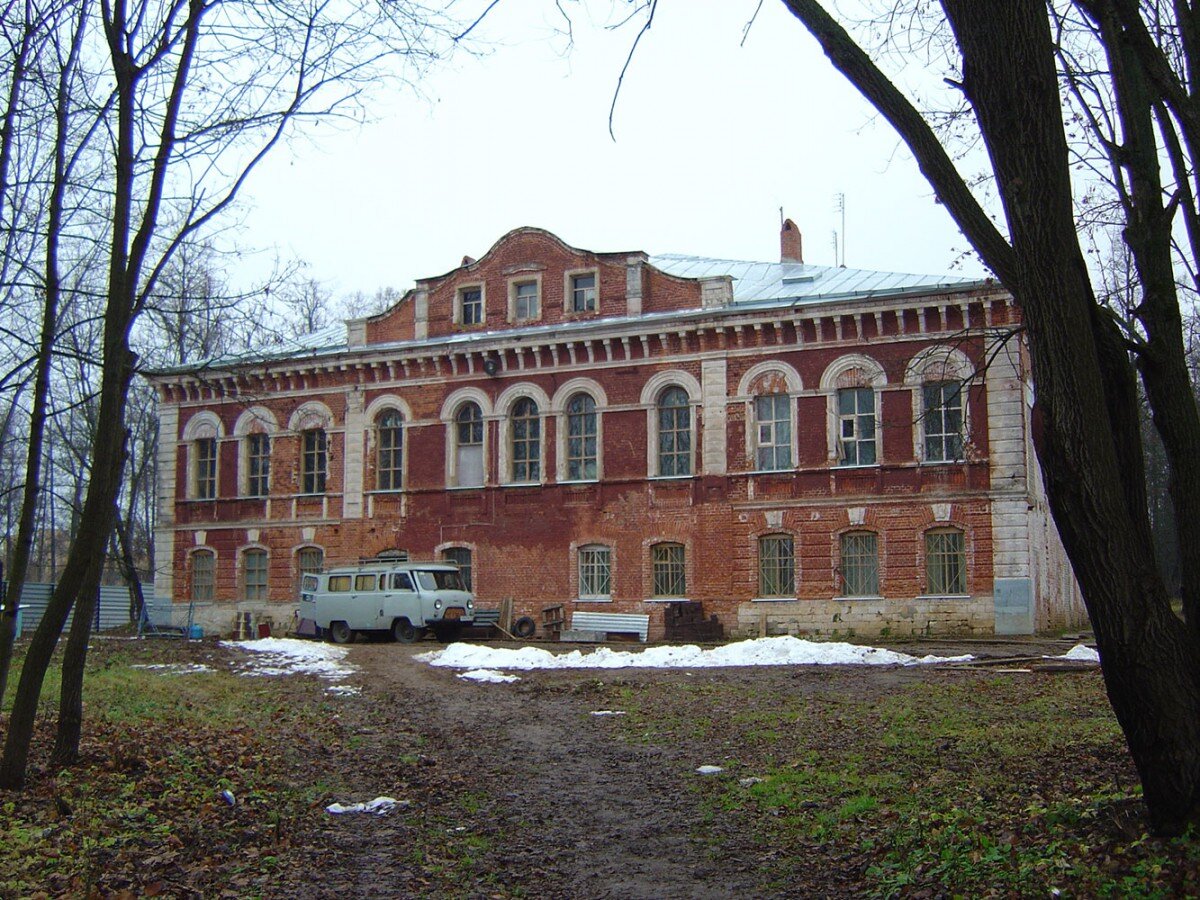 Дом нея. Усадьба Салтычихи красная Пахра. Имение Салтычихи Троицкое. Усадьба Салтыковой в Троицком. Усадьба Салтычихи в Троицком.