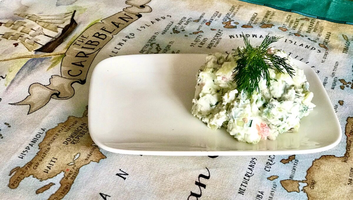 Творожный мусс из семги с авокадо и огурцом