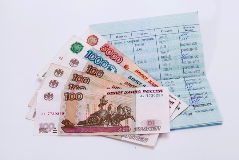 Нужно мне было пошутить, что вместо пластиковых продуктов пользуюсь исключительно сберкнижкой. Но об этом я подумала уже после окончания разговора. 