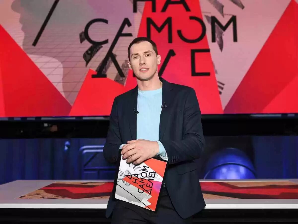 новый ведущий. Поди все из-за него.