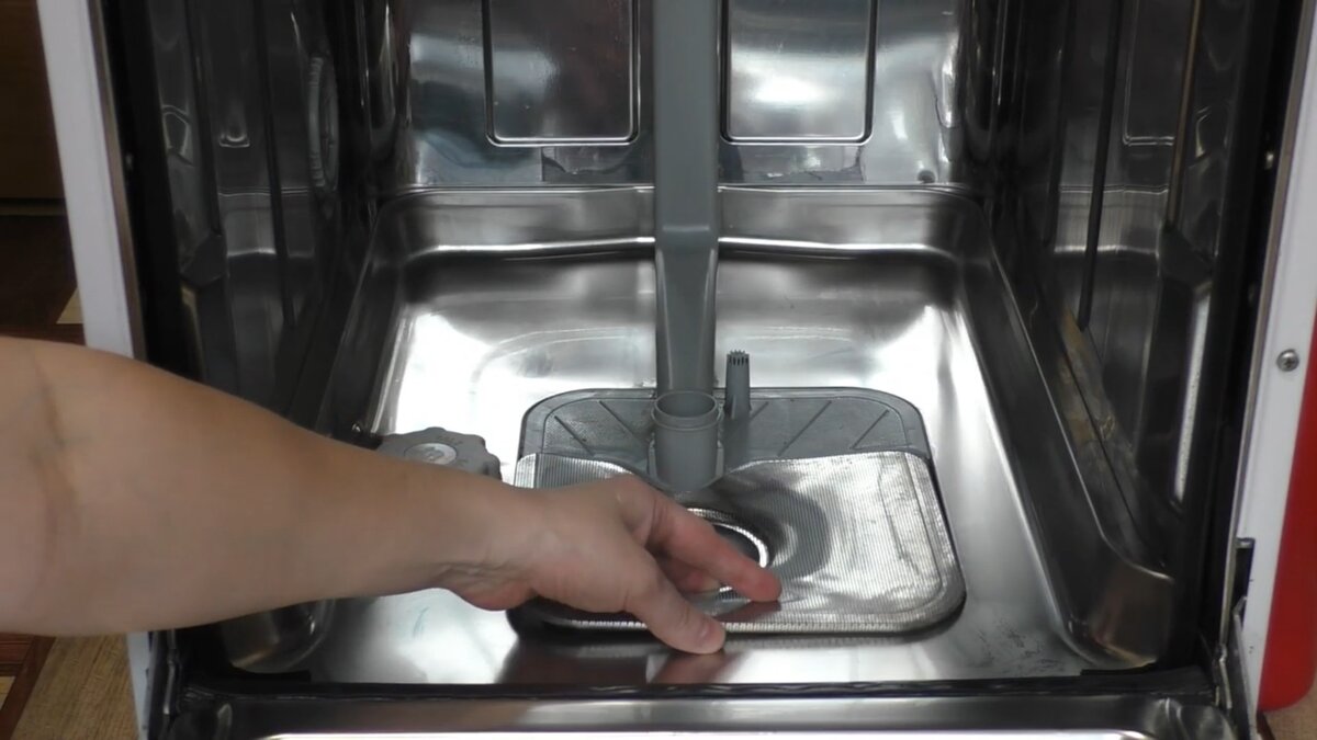 Очистка фильтра посудомоечной машины. Очистка посудомойки. Разобрать внутри посудомоечной машины. Как помыть посудомоечную машину. Очиститель для ПММ.