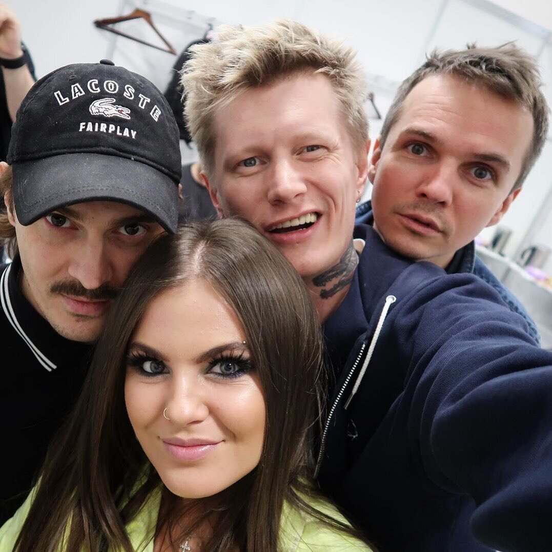 Антон Лиссов (3 слева) и Сергей Макаров (4 слева)