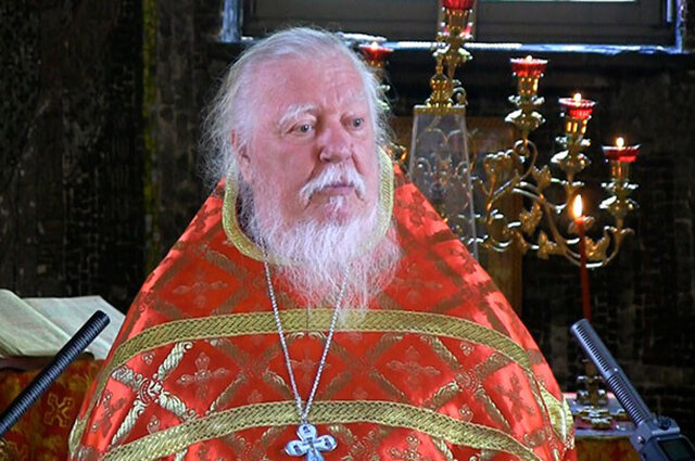 Он уверен, что ты должна себя блюсти!