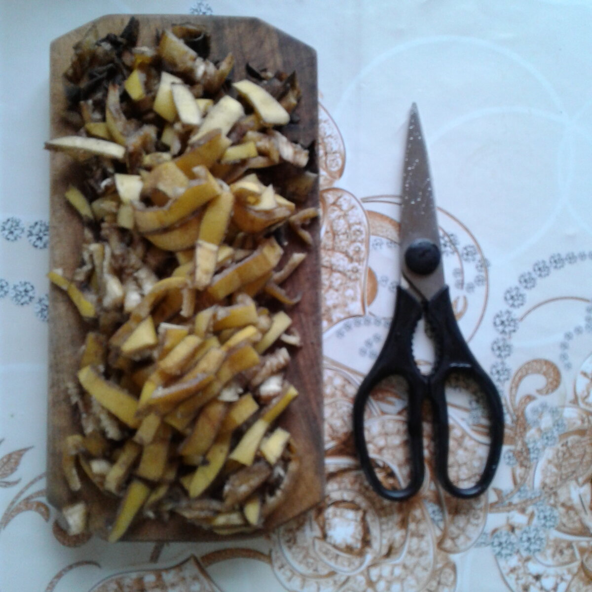 Нарезаю полосками шириной 5-7 мм