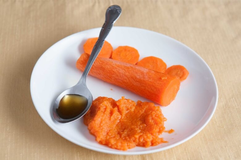 1. Маска из свежей моркови и меда