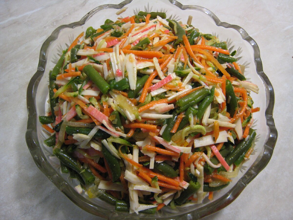 Салат из крабовых палочек с сыром и корейской морковкой