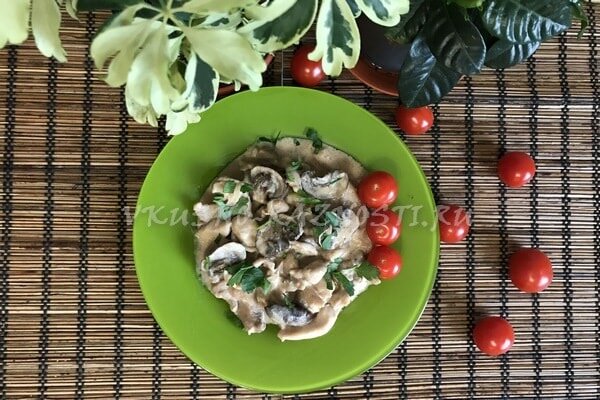 Бефстроганов из курицы с грибами