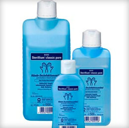 Антисептический препарат от Стериллиум – это средство на спиртовой основе, представленное в виде геля с дозатором. Продается состав в удобной емкости объемом почти в пол литра и в небольших флаконах для ношения с собой. Средство применяется для очищения рук в рамках личной гигиены, перед проведением операции, инъекций и даже для обработки небольших кожных повреждений с целью предотвращения заражения. 