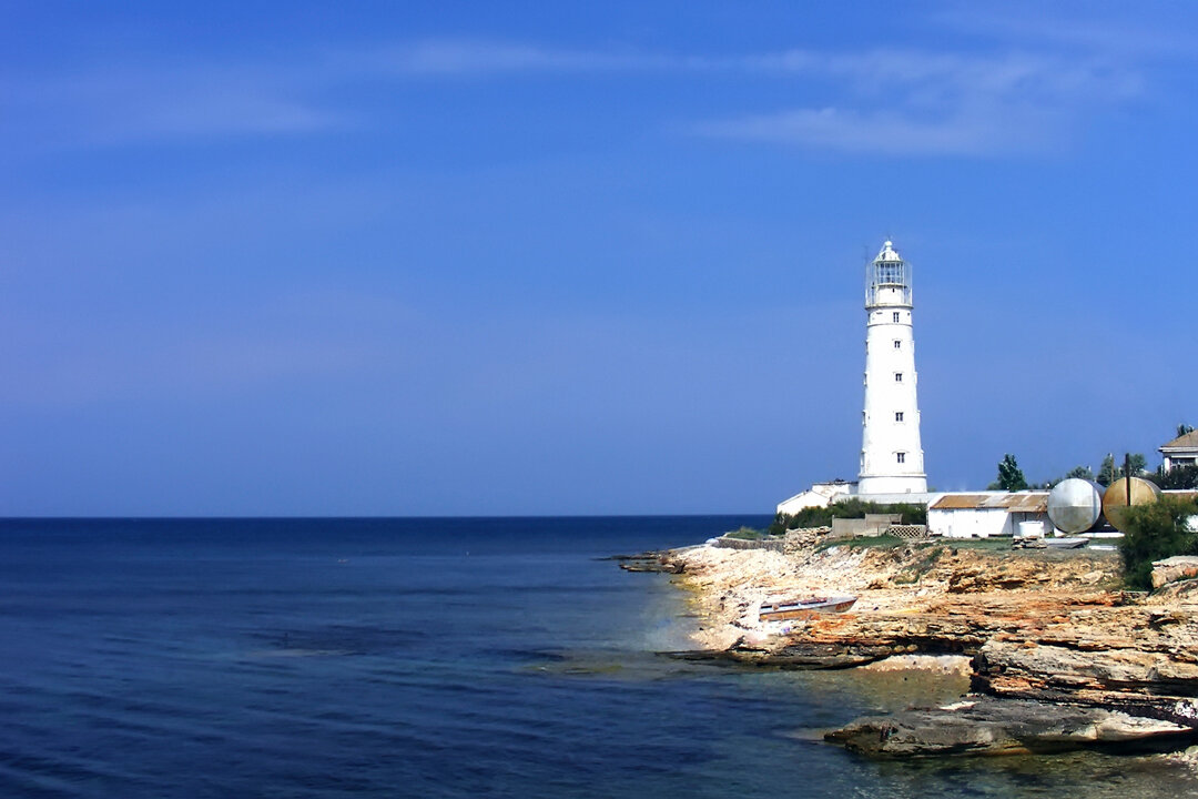 Маяк в Оленёвке. фото с yandex-картинок.