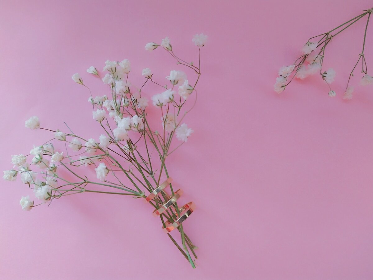 Иногда желание бросить букет в толпу подружек сильнее здравого смысла