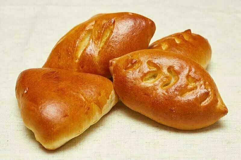 Напоминаю, что вы можете присылать и свои четырёхстрочные творения по теме. Например, в комментариях. И помечайте звёздочками: одной* — если хотите, чтобы пирожок был добавлен анонимно, или двумя** — тогда под ним будет Ваш ник или имя и ссылка на Вас