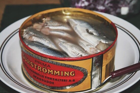 Так выглядит сюрстремминг в консервах