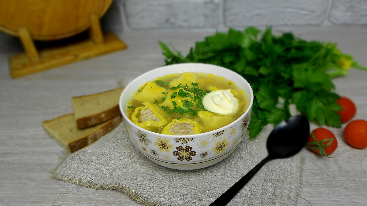 Когда не хочется по пару часов варить мясо на косточке, этот рецепт придётся очень даже кстати. 