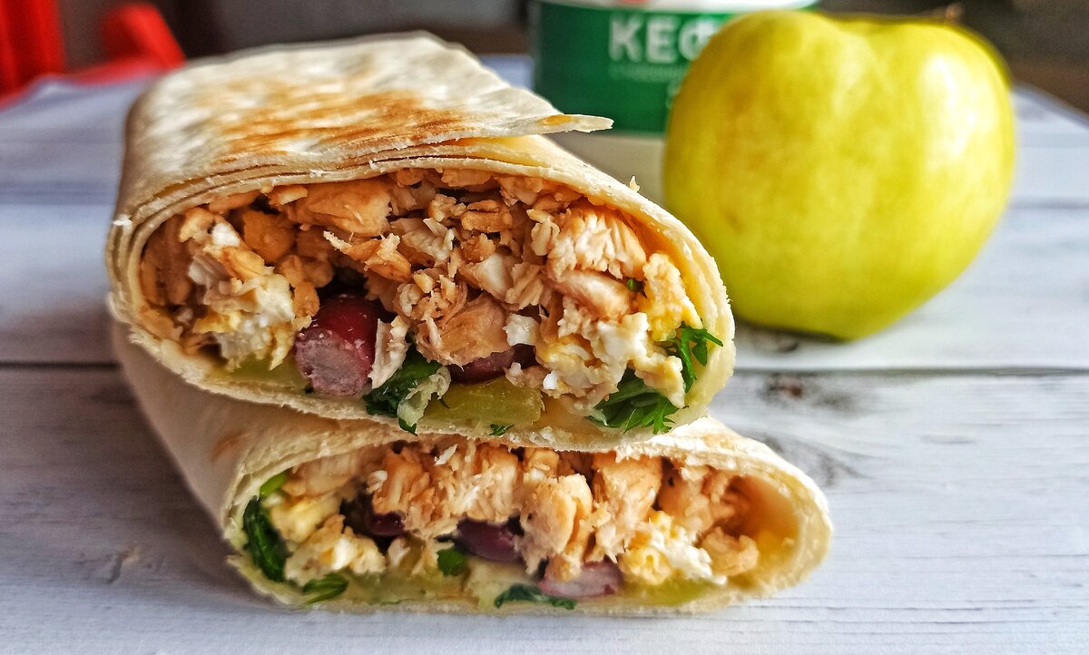 Свежий буррито с курицей и овощами. Фото: Чем кормить Максима? //Яндекс. Дзен.