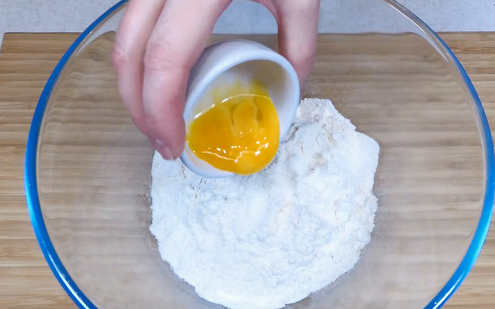 Пирог с беконом и луком