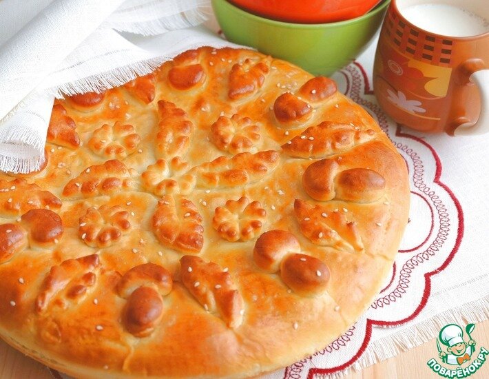 Сегодня я хочу поделиться с вами, уважаемые поварята, секретами вкусной и красивой выпечки. Пожалуй нет такой семьи, где бы не готовили домашние пироги и пирожки. Как приготовить тесто, как украсить пирог, вот сегодня об этом у нас с вами пойдет разговор. Я поделюсь с вами секретами приготовления вкусного теста, расскажу об особенностях оформления пирога.