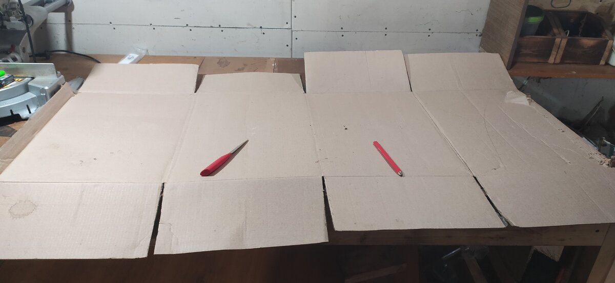 развернул короб и отрезал от него четвертую часть