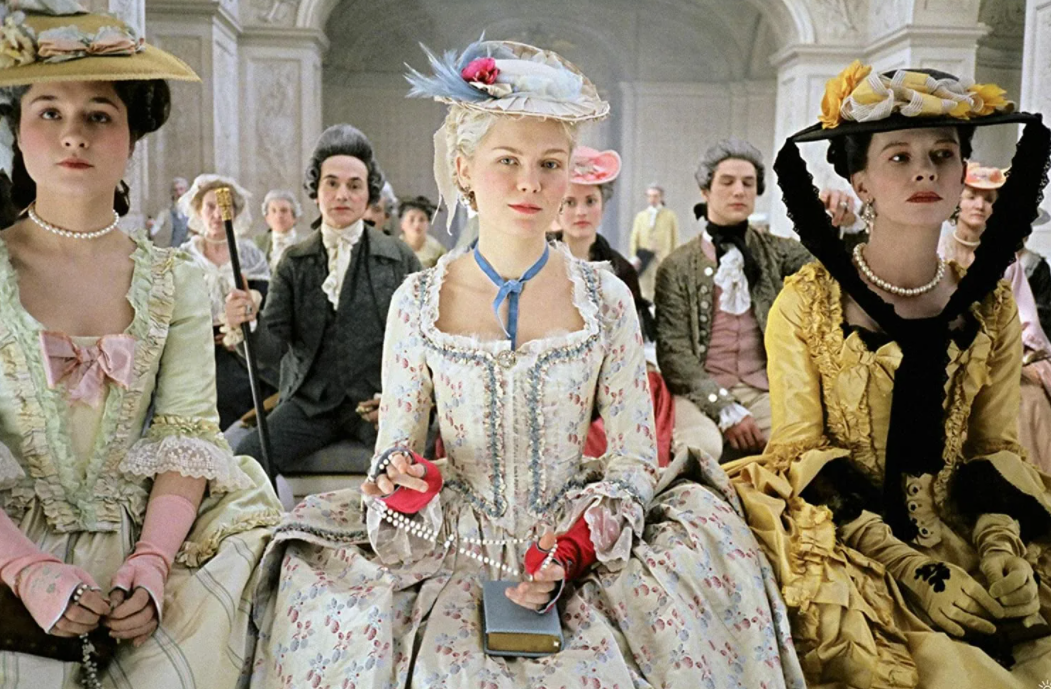 Про 18 век. Мария Антуанетта 2006. Кирстен Данст в фильме Мария-Антуанетта. Мария Антуанетта 2006 кадры. Мария Антуанетта кадры из фильма