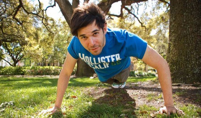 Отжимания на свежем воздухе